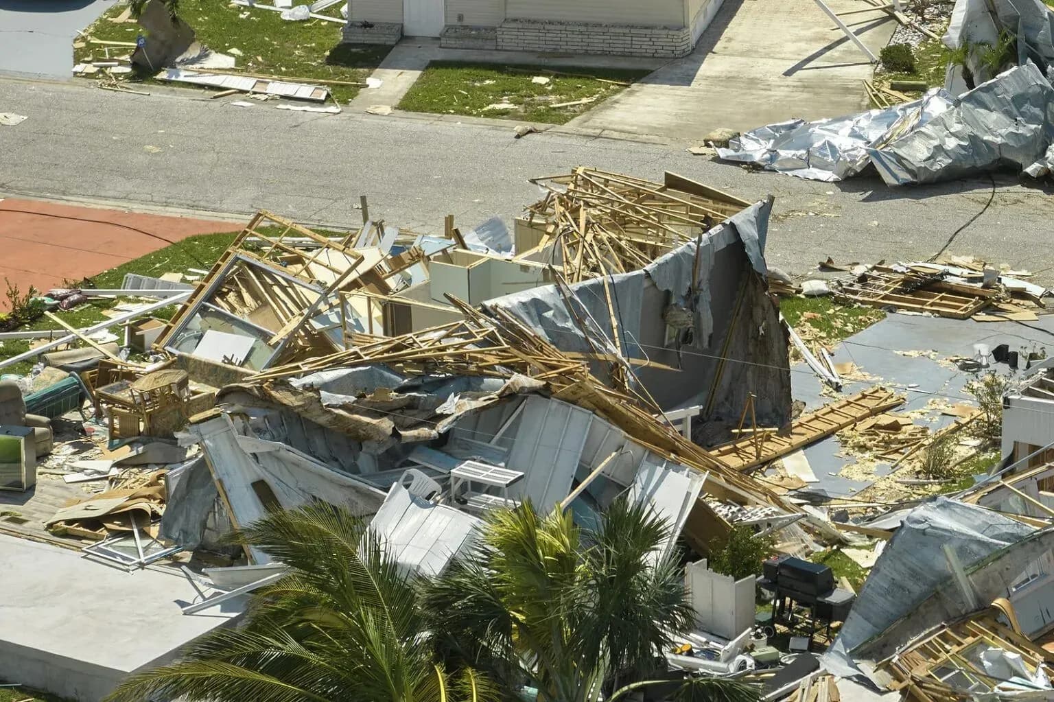 bigstock-Hurricane-Ian-Destroyed-House-462869823-min-1536x1023.webp