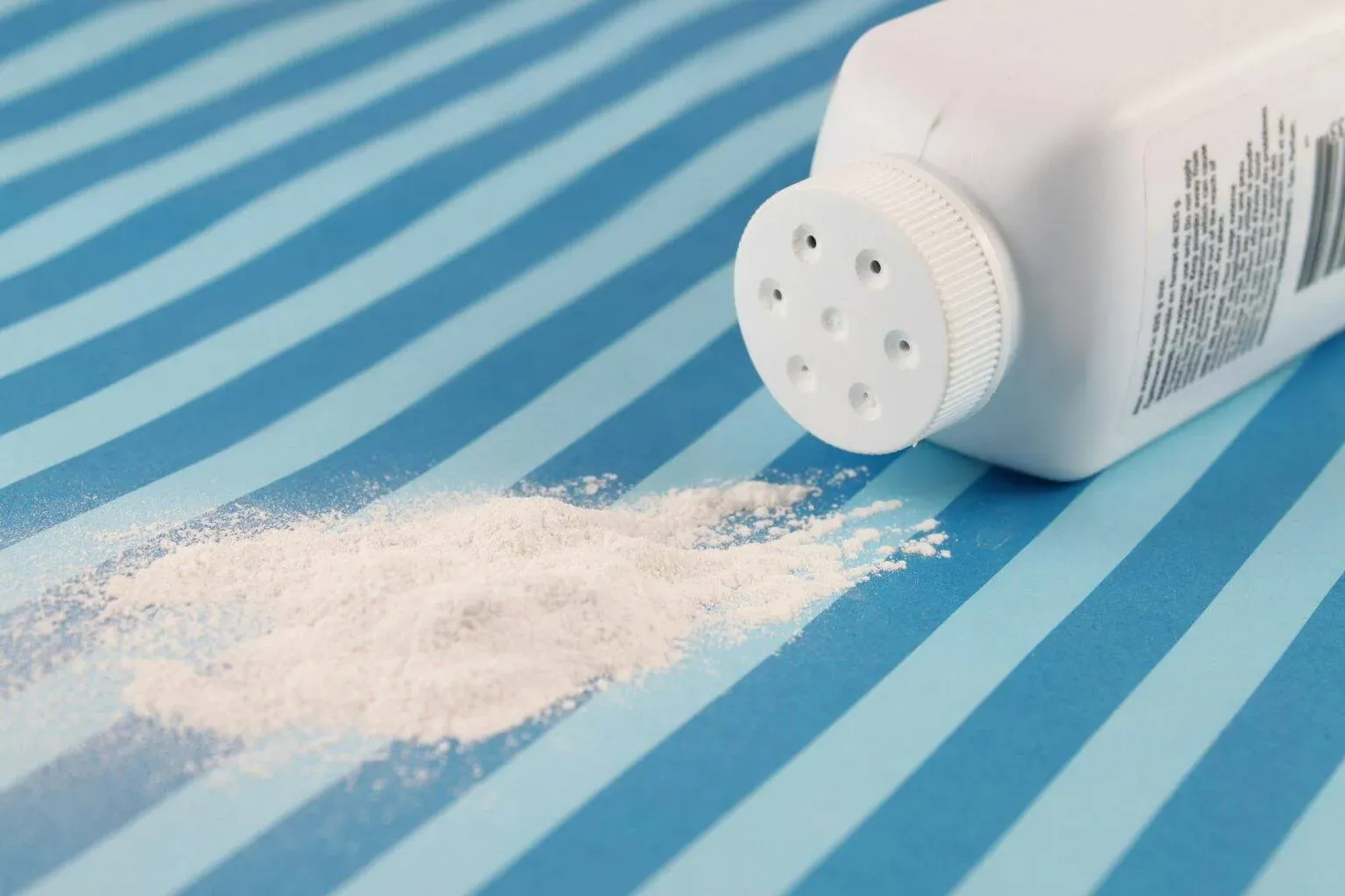 bigstock-Spilled-Baby-Powder-5191509-min-1536x1024.webp