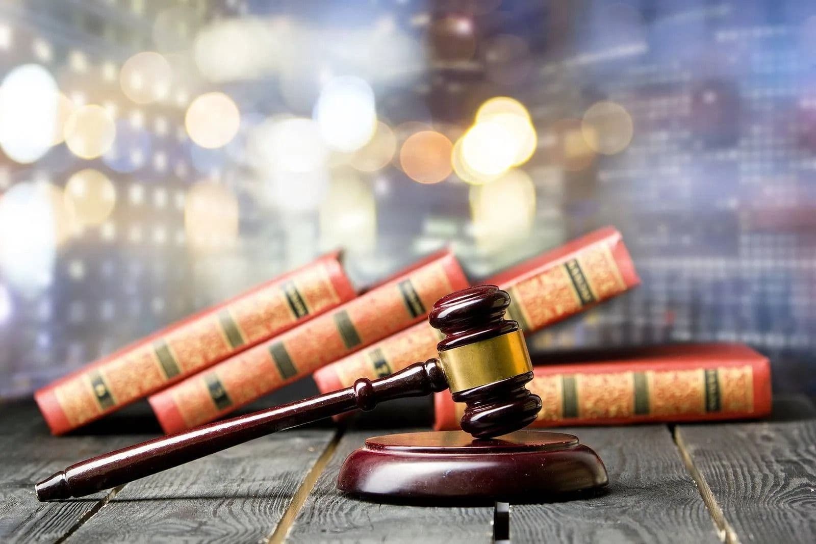 imgi_81_imgi_36_bigstock_law_concept_open_law_book_wi_437731796_9de83rcmfwqj0odwb8uhq-1600x1067.jpg