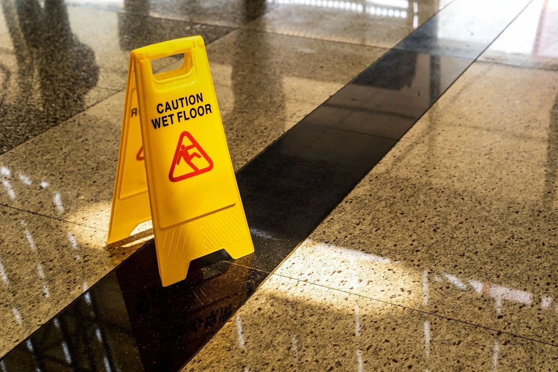 imgi_85_imgi_38_sign_of_caution_wet_floor_on_a_marble_floor_9hknk68s97mcthoeqb76n-1920x1280.jpg